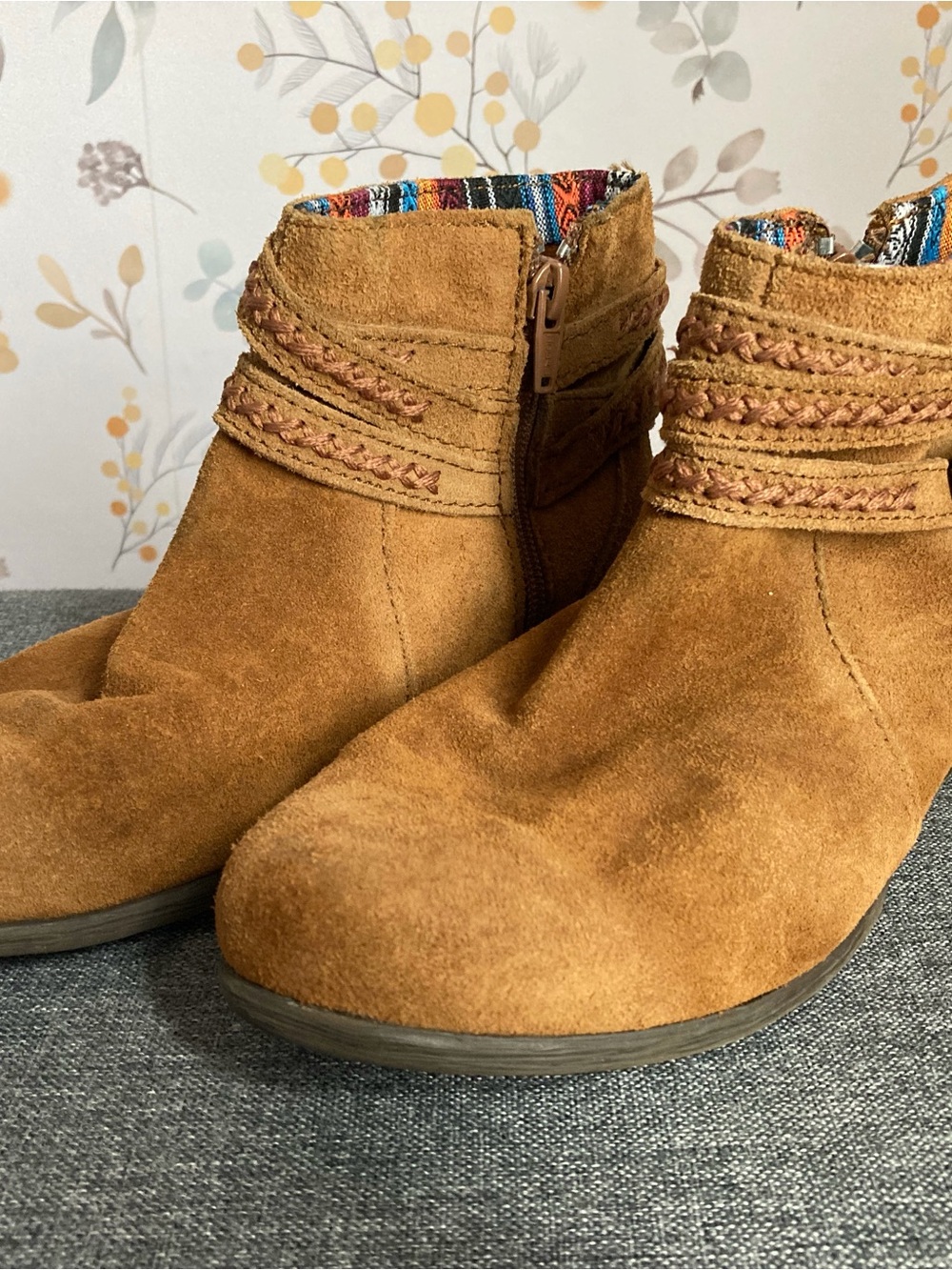 Minnetonka women Suede Fringe Ankle Boot in Chestnut
